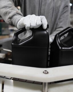 Big results start in small batches 💧
At HEAVY, every formula is crafted with intention, not mass-produced. Our micro-batch blending means every drop is mixed, tested, and perfected under the same principles that built the brand:
🌿 Use only the highest-grade ingredients on the planet
⚗️ Deliver complex chemistry in an easy-to-use form — more science, fewer bottles
🧪 Maintain total quality control and peak freshness through small-scale brewing
It’s not just nutrients: it’s precision horticultural chemistry, designed for growers who demand the best from every run! 🤜🤛
#HEAVY16 #HEAVY16Nutrients #GetBigGetHEAVY #BigGrowerPreferred #HEAVYOnScienceLightOnPrice #SmallBatch #ArtisanalNutrients