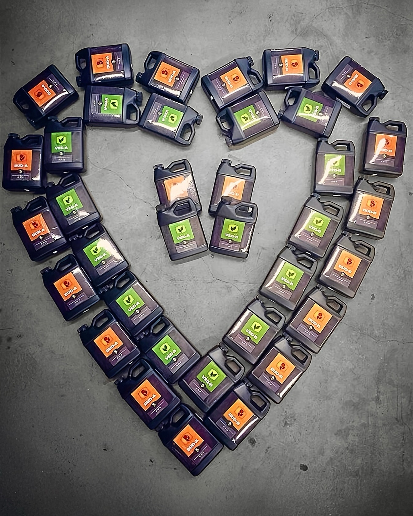 The most complete base nutrients in the game 🌿😎
Veg A&B delivers balanced macros + micros, multiple forms of nitrogen and calcium, and a steady nutrient release that builds strong roots, thick tissue, and a resilient structure that can handle high light and CO₂ 🌿
Bud A&B picks up right where Veg leaves off, pushing density, oil production, and overall quality with highly bioavailable P/K, premium chelators, and elevated trace elements for a true top-shelf finish 🚀
Both are crafted with HEAVY’s premium raw inputs and micro-batch blending, giving you a clean, powerful, streamlined base that works in hydro, coco, or soil — without complicating the feed chart 🤟
Use Veg A&B + Bud A&B as your foundation, stack your favorite HEAVY additives, and you’ve got everything your plants need from start to finish! 👊
Photo: @greencoasthydro_dtla
#HEAVY16 #HEAVY16Nutrients #HEAVY16Veg #HEAVY16Bud #BigGrowerPreferred #GetBigGetHEAVY #GrowWithHEAVY